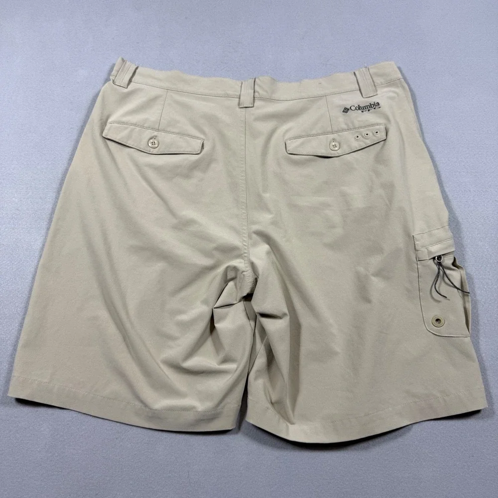 Columbia PFG Mens Tan Khaki Fishing Cargo Shorts 36w 10i XM0695 Stretch Outdoor